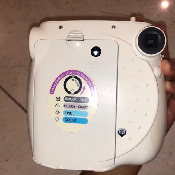 Fujifilm white poloroid - Picture 2 of 2